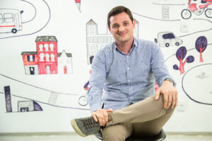 Foto de Rafael Tartaroti, um homem branco, de 35 anos, com olhos castanhos e cabelos curtos