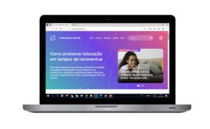 Foto de um notebook com a página da plataforma Aprendendo Sempre aberta.