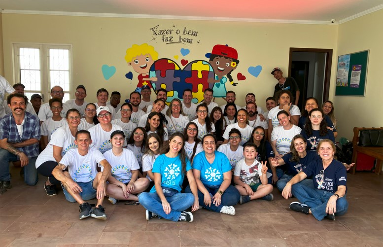 A Fundação promoveu mais uma ação de voluntariado que reuniu 33 colaboradores da Volkswagen do Brasil para dedicarem seu tempo na organização Espaço Azul, projeto que ajuda crianças com espectro autista.