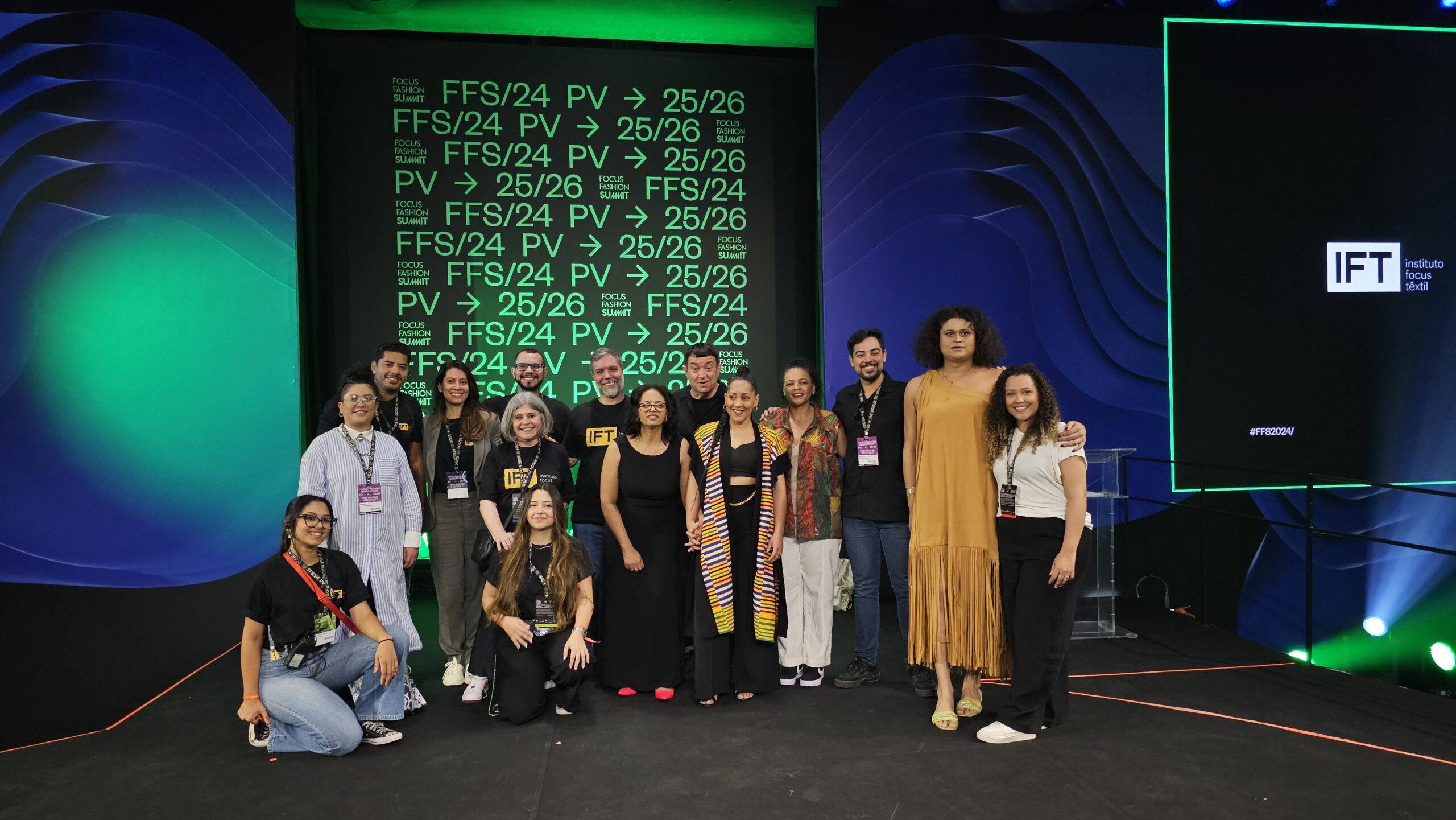 Iniciativa da Fundação Grupo Volkswagen leva mobilidade social e moda sustentável à passarela com criações de alunas em evento referência na América Latina