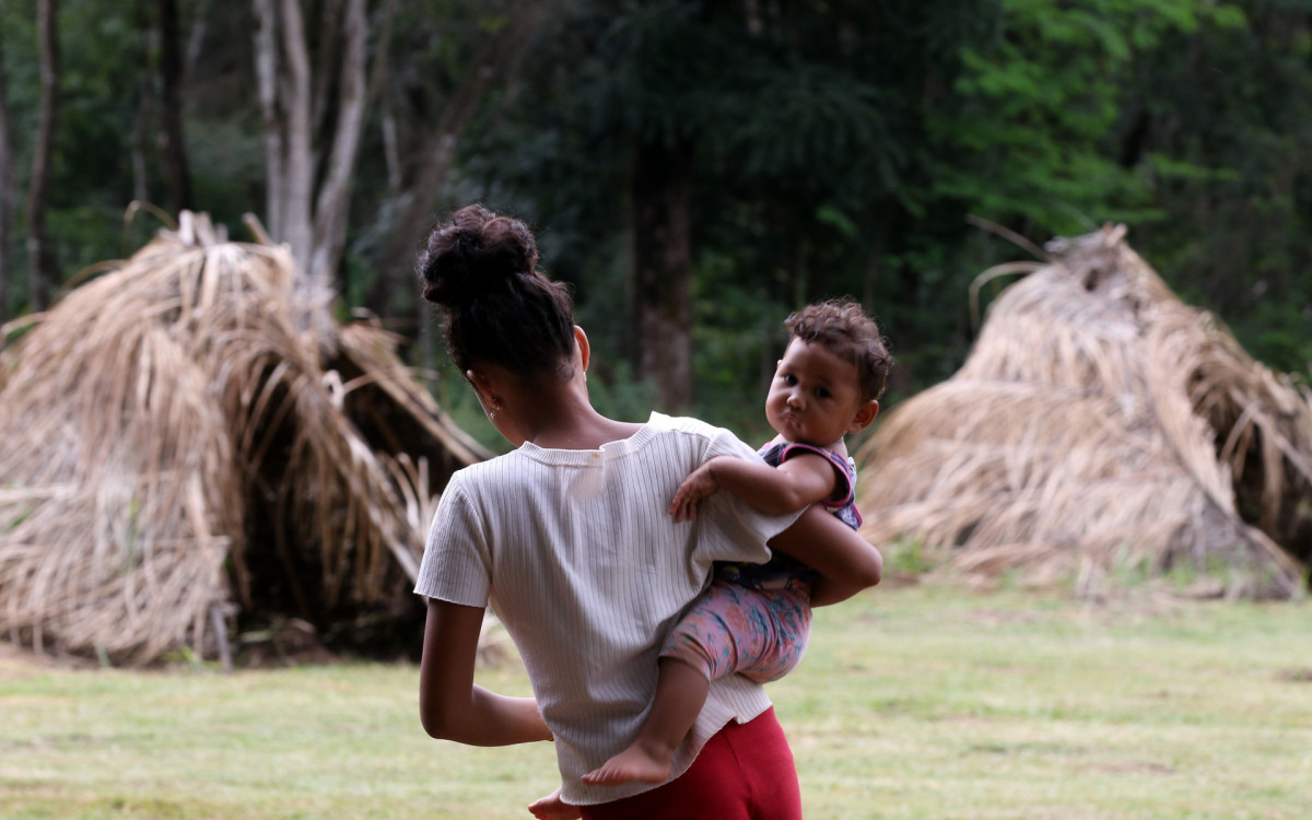 A sabedoria de comunidades indígenas e locais para soluções de problemas ambientais criados pelo 